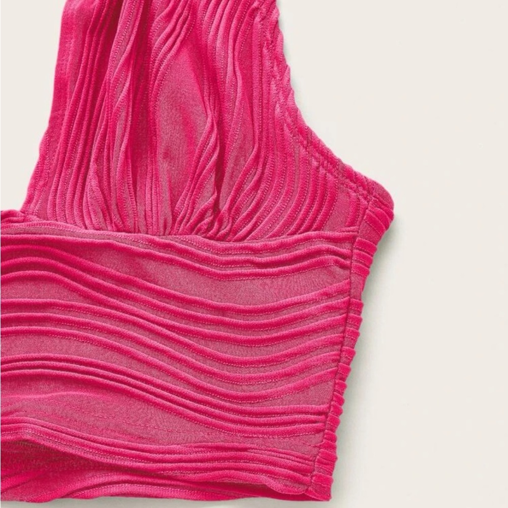 Backless Crop Halter Top - Picture 3 of 5